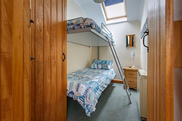 Plover Cottage's bedroom with bunk beds