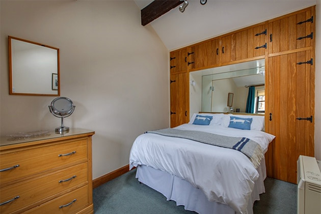 Plover Cottage's double bedroom