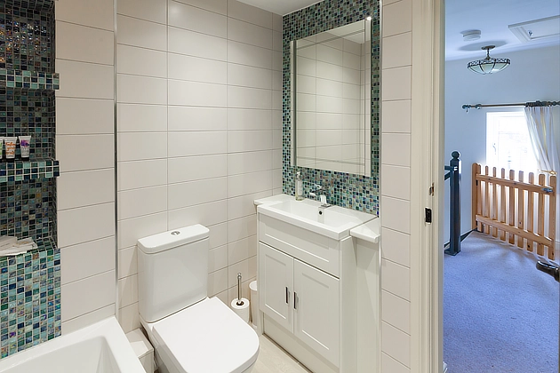 Bittern Cottage's bathroom