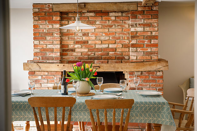 Flintstone Barn Cottage's dining room showing fireplace