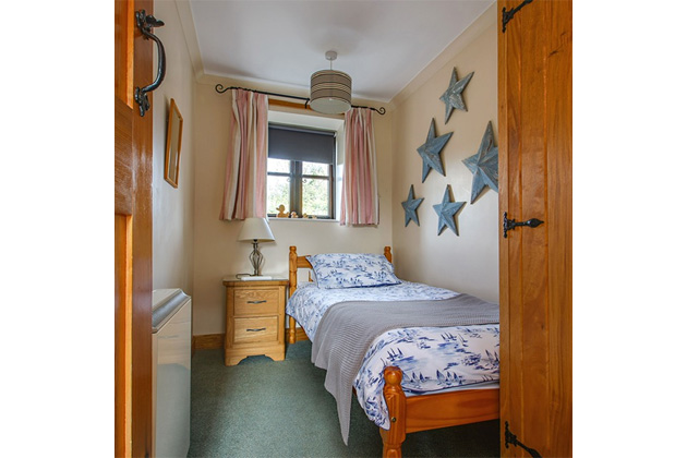 Peewit Cottage's single bedroom